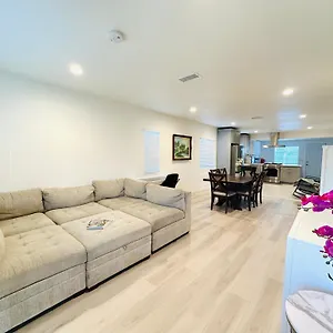 new-spacious-2br2ba-in-near-disneyland.topanaheimhotels.com/